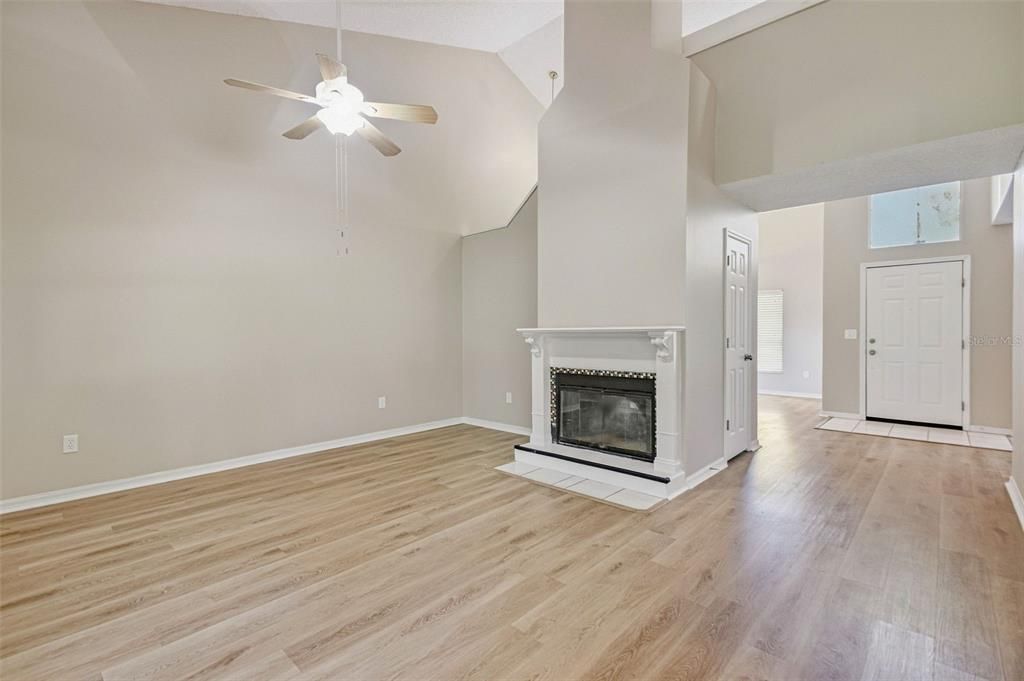 На продажу: $469,900 (4 спален, 2 ванн, 2317 Квадратных фут)