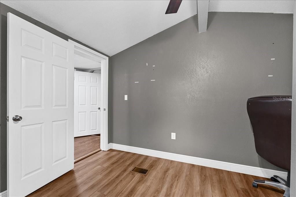 For Sale: $174,500 (5 beds, 2 baths, 1747 Square Feet)
