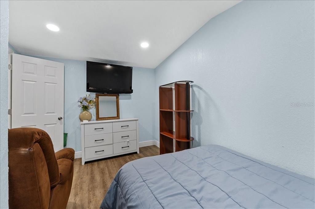 For Sale: $174,500 (5 beds, 2 baths, 1747 Square Feet)