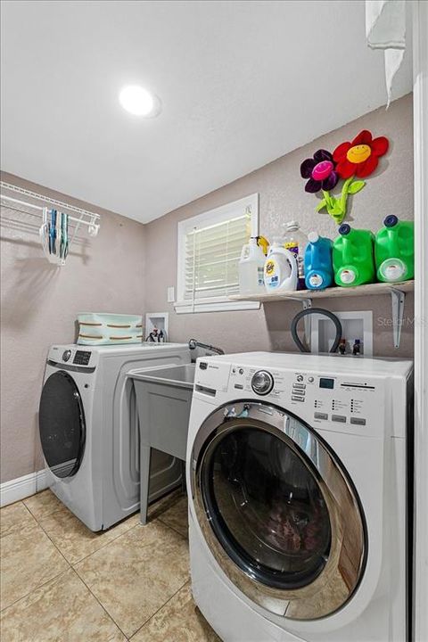 For Sale: $174,500 (5 beds, 2 baths, 1747 Square Feet)