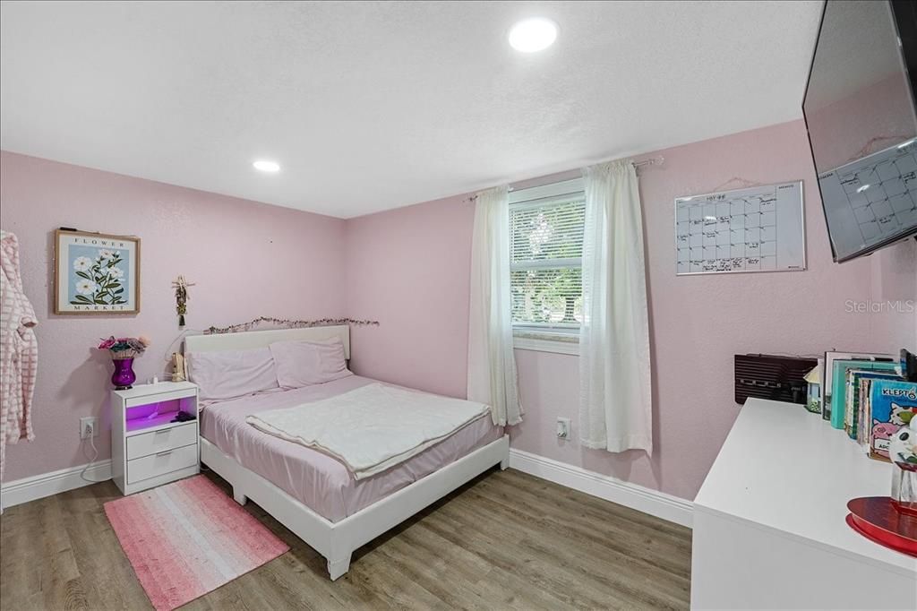 For Sale: $174,500 (5 beds, 2 baths, 1747 Square Feet)