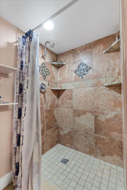 For Sale: $174,500 (5 beds, 2 baths, 1747 Square Feet)