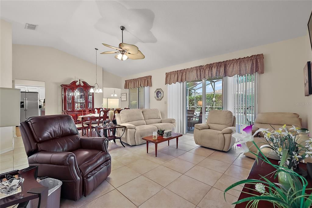 For Sale: $299,900 (2 beds, 2 baths, 1617 Square Feet)