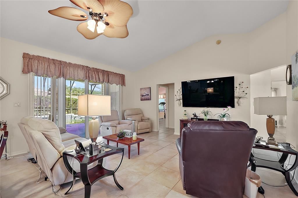 For Sale: $299,900 (2 beds, 2 baths, 1617 Square Feet)