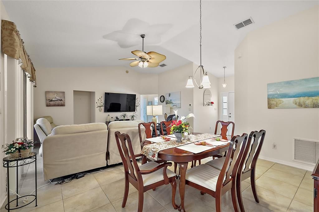 For Sale: $299,900 (2 beds, 2 baths, 1617 Square Feet)