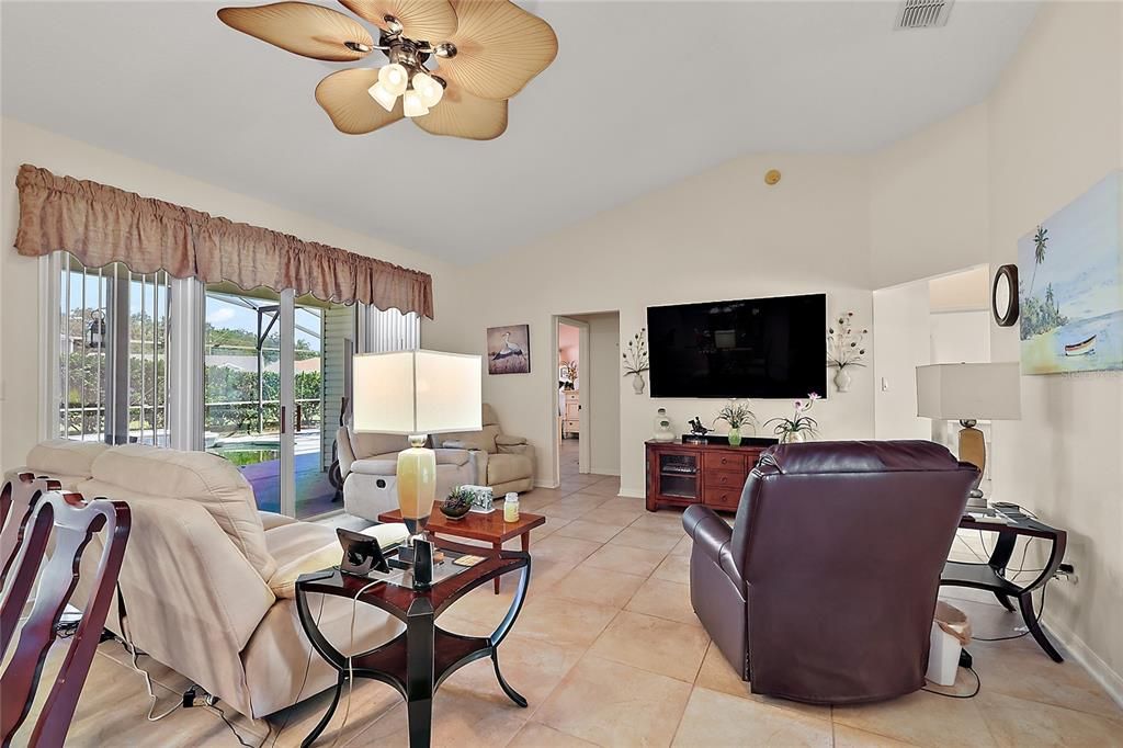 For Sale: $299,900 (2 beds, 2 baths, 1617 Square Feet)