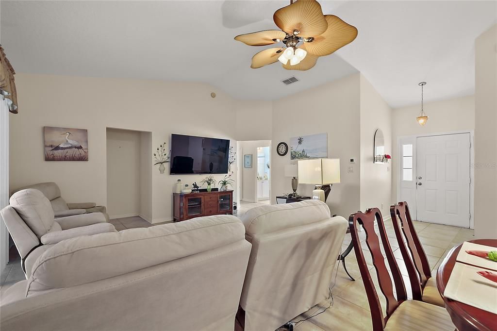 For Sale: $299,900 (2 beds, 2 baths, 1617 Square Feet)