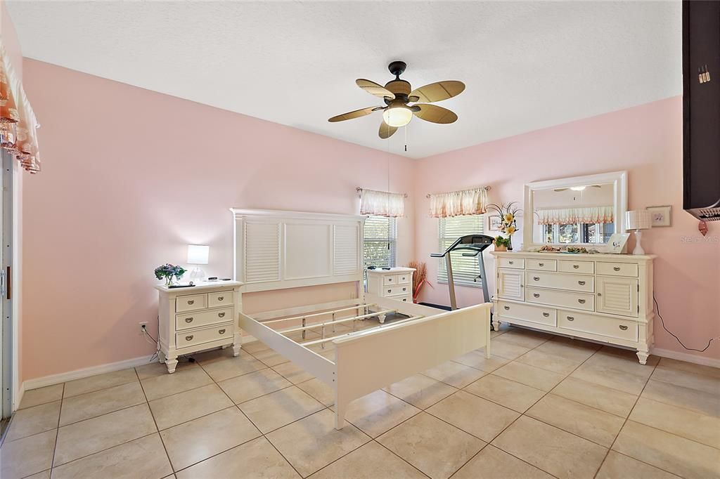 For Sale: $299,900 (2 beds, 2 baths, 1617 Square Feet)