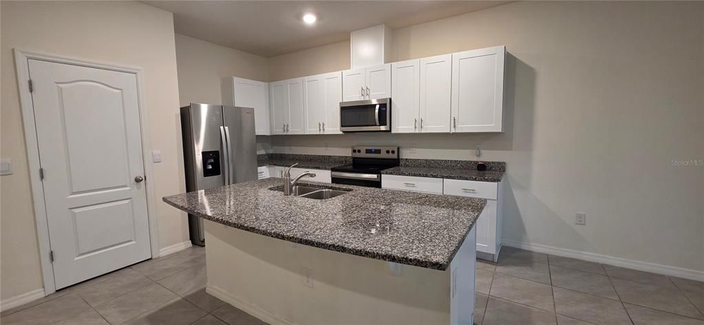 For Rent: $2,400 (3 beds, 2 baths, 1676 Square Feet)