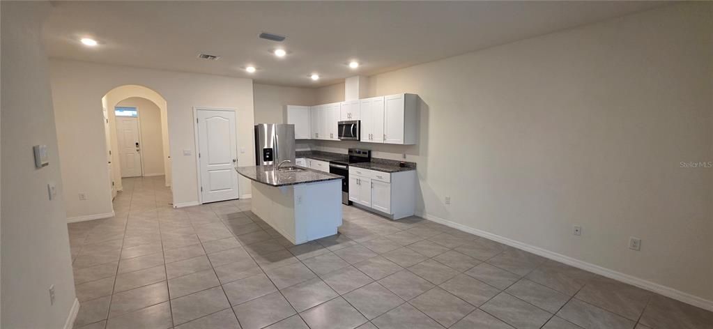 For Rent: $2,400 (3 beds, 2 baths, 1676 Square Feet)