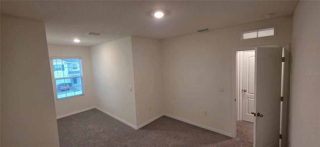 For Rent: $2,400 (3 beds, 2 baths, 1676 Square Feet)