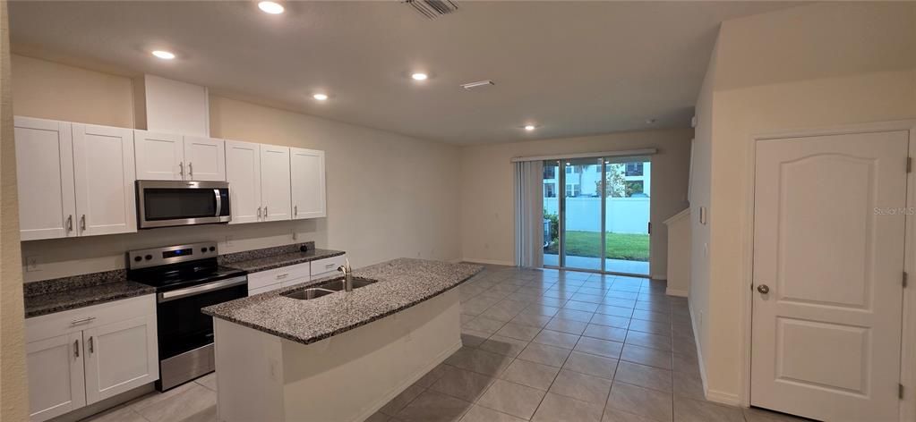 For Rent: $2,400 (3 beds, 2 baths, 1676 Square Feet)