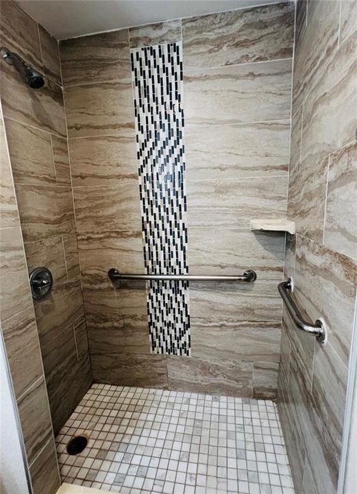 For Rent: $1,550 (1 beds, 1 baths, 588 Square Feet)