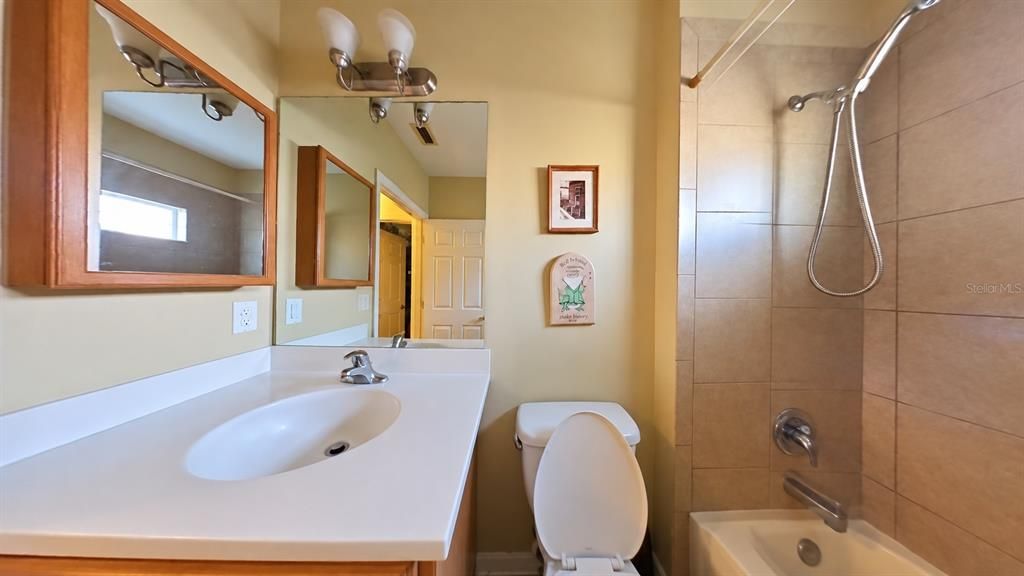 Под контрактом: $295,000 (3 спален, 2 ванн, 1905 Квадратных фут)