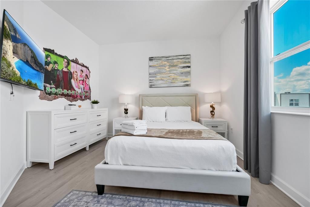 For Rent: $3,100 (5 beds, 4 baths, 2048 Square Feet)