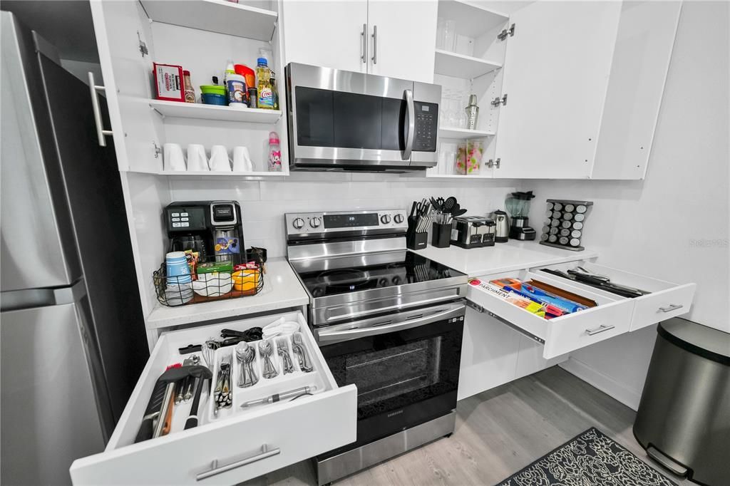 For Rent: $3,100 (5 beds, 4 baths, 2048 Square Feet)
