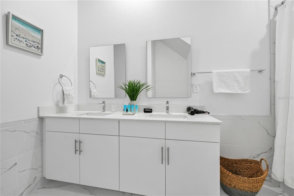 For Rent: $3,100 (5 beds, 4 baths, 2048 Square Feet)