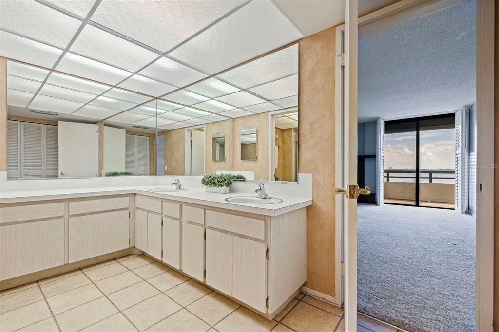 For Sale: $535,000 (2 beds, 2 baths, 1424 Square Feet)