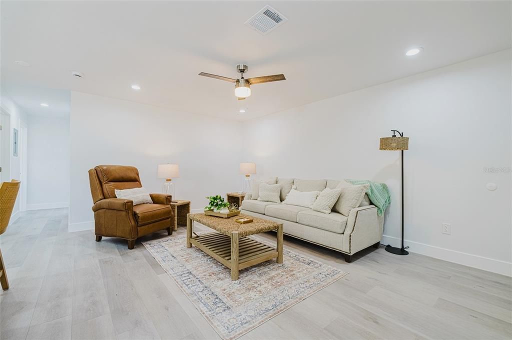 En Venta: $599,000 (2 camas, 2 baños, 902 Pies cuadrados)