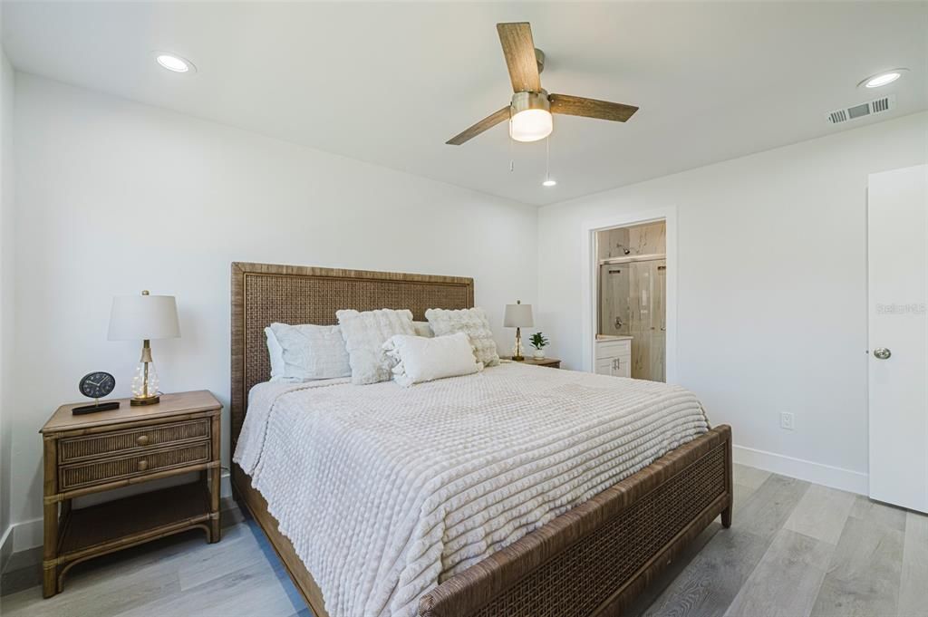 En Venta: $599,000 (2 camas, 2 baños, 902 Pies cuadrados)