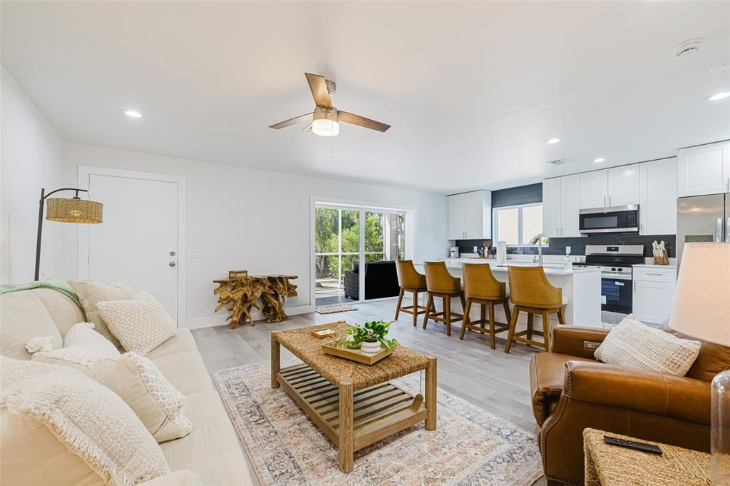 En Venta: $599,000 (2 camas, 2 baños, 902 Pies cuadrados)