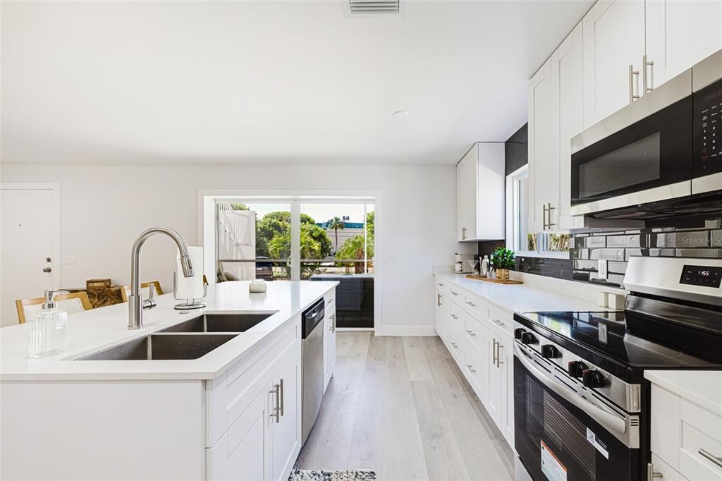 En Venta: $599,000 (2 camas, 2 baños, 902 Pies cuadrados)