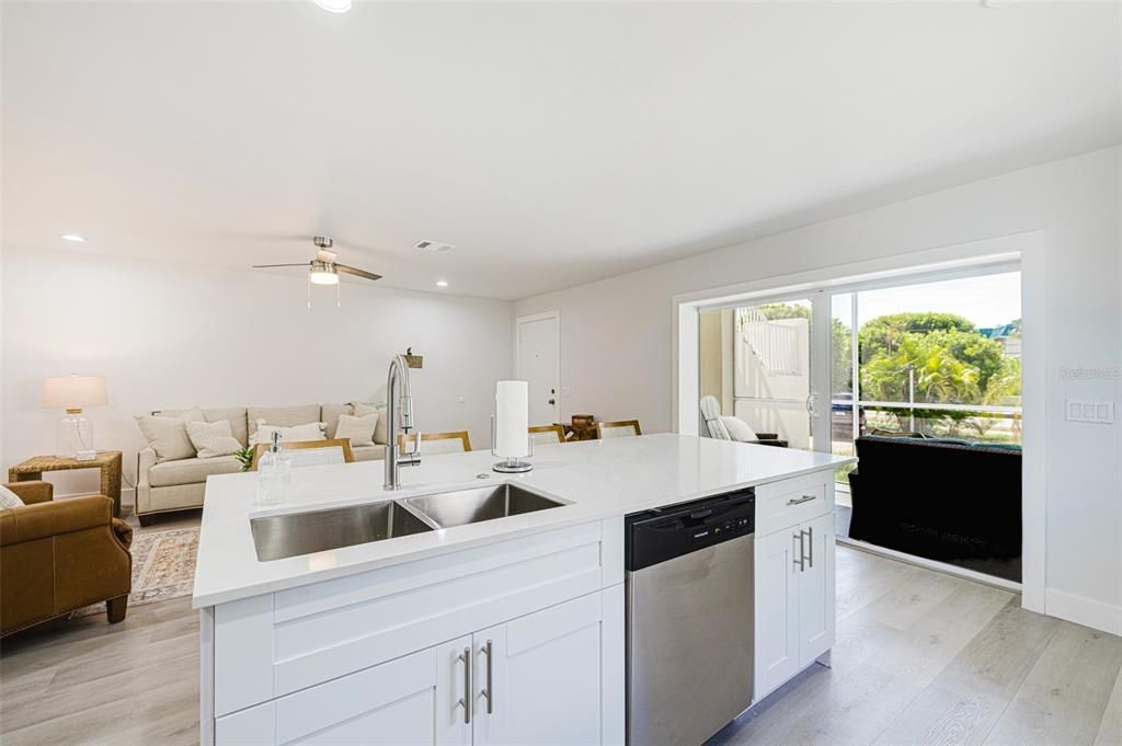En Venta: $599,000 (2 camas, 2 baños, 902 Pies cuadrados)