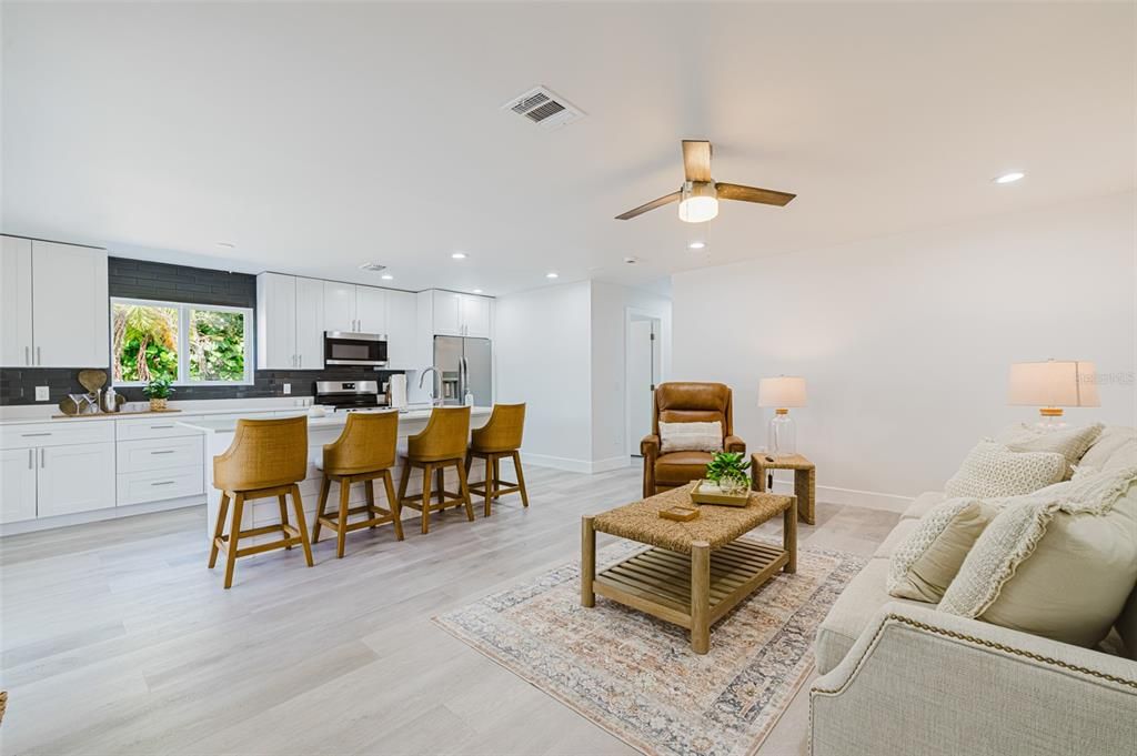 En Venta: $599,000 (2 camas, 2 baños, 902 Pies cuadrados)
