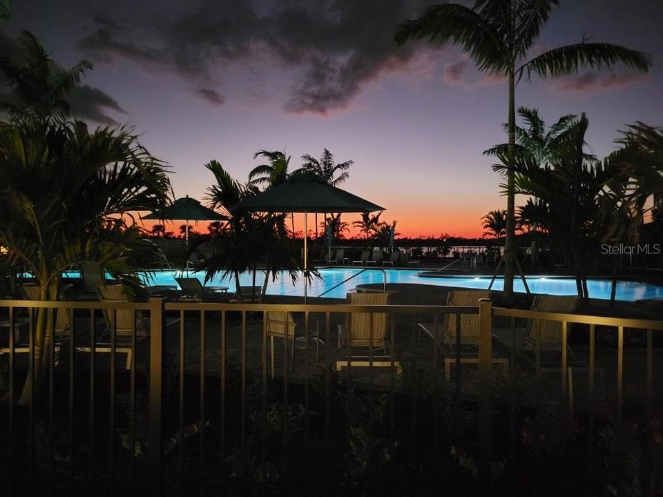 For Sale: $305,000 (2 beds, 2 baths, 1353 Square Feet)