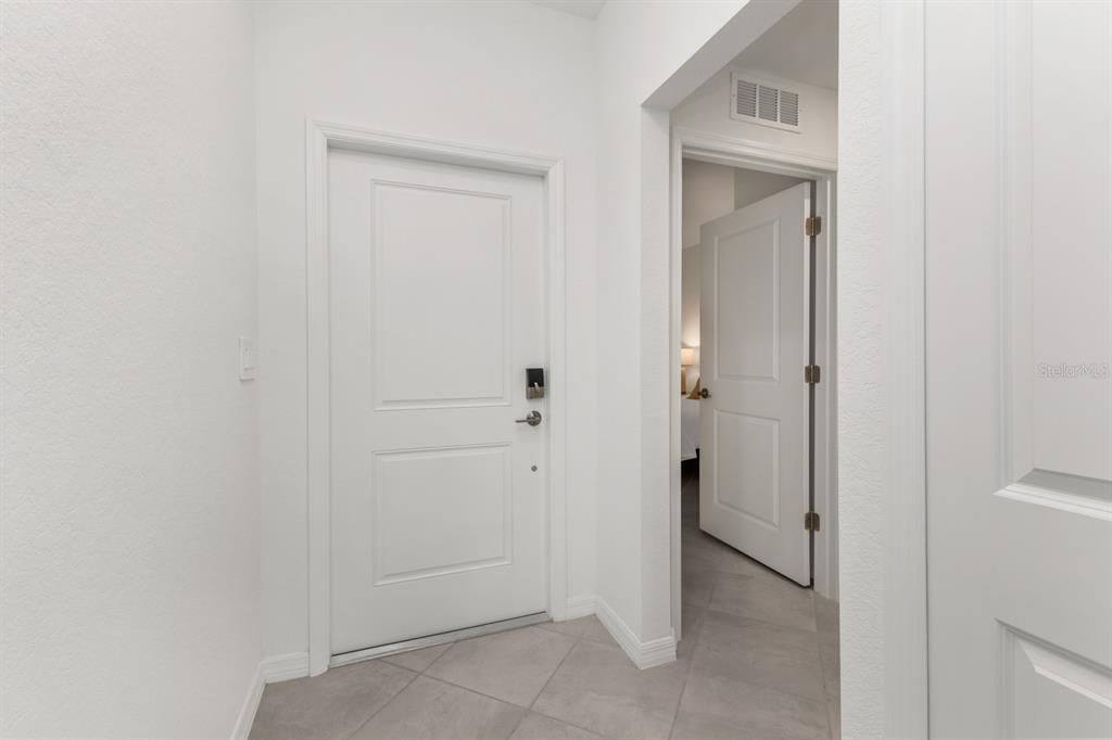 For Sale: $305,000 (2 beds, 2 baths, 1353 Square Feet)