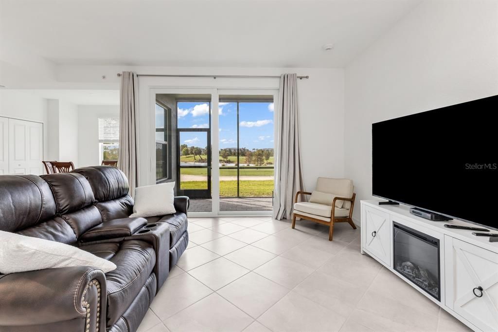 For Sale: $305,000 (2 beds, 2 baths, 1353 Square Feet)