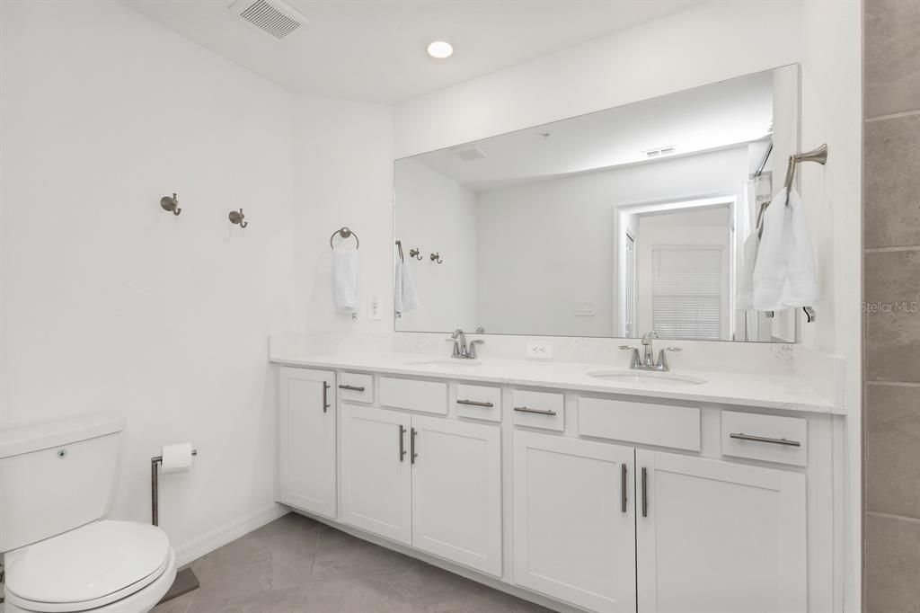 For Sale: $305,000 (2 beds, 2 baths, 1353 Square Feet)