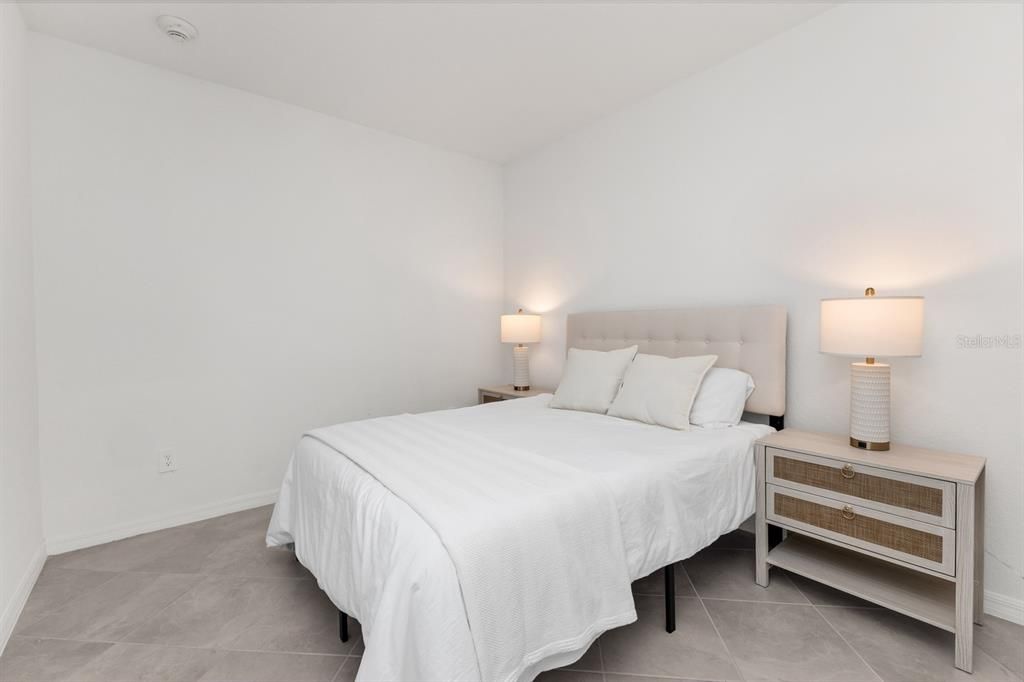 For Sale: $305,000 (2 beds, 2 baths, 1353 Square Feet)