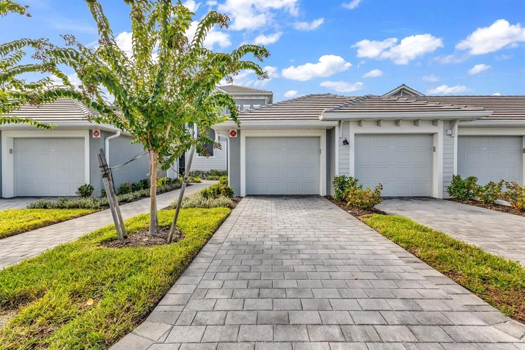 For Sale: $305,000 (2 beds, 2 baths, 1353 Square Feet)