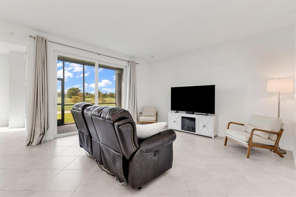 For Sale: $305,000 (2 beds, 2 baths, 1353 Square Feet)