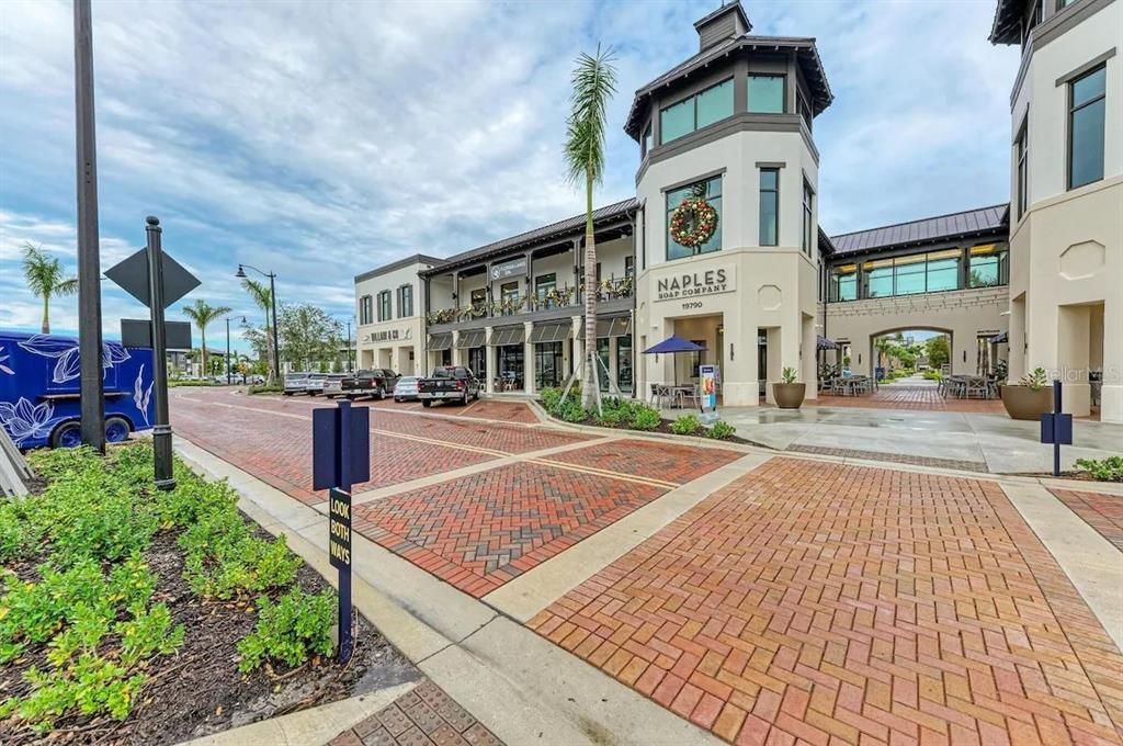 For Sale: $305,000 (2 beds, 2 baths, 1353 Square Feet)