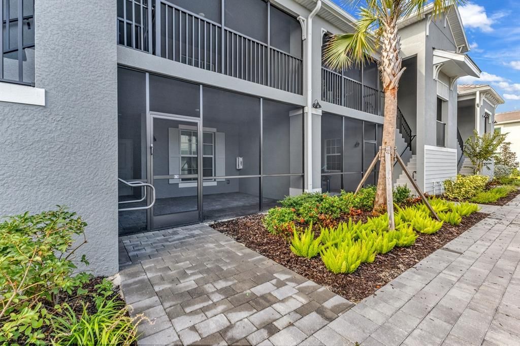 For Sale: $305,000 (2 beds, 2 baths, 1353 Square Feet)