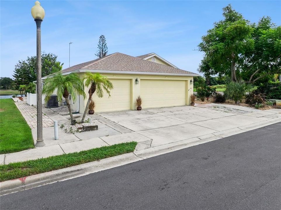 For Sale: $399,000 (3 beds, 2 baths, 1979 Square Feet)