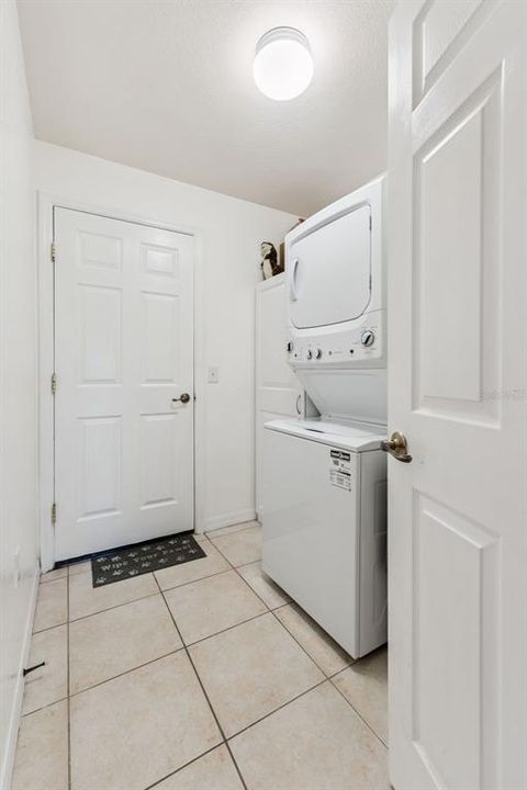 For Sale: $399,000 (3 beds, 2 baths, 1979 Square Feet)
