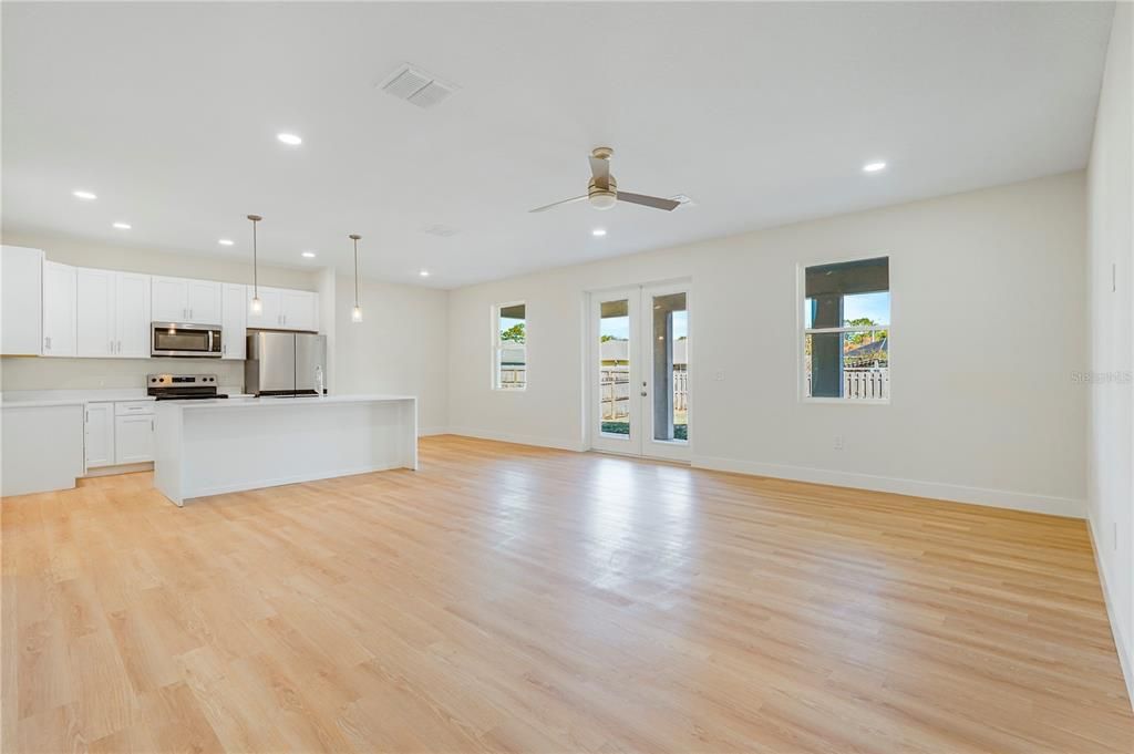 For Rent: $2,550 (4 beds, 2 baths, 2171 Square Feet)