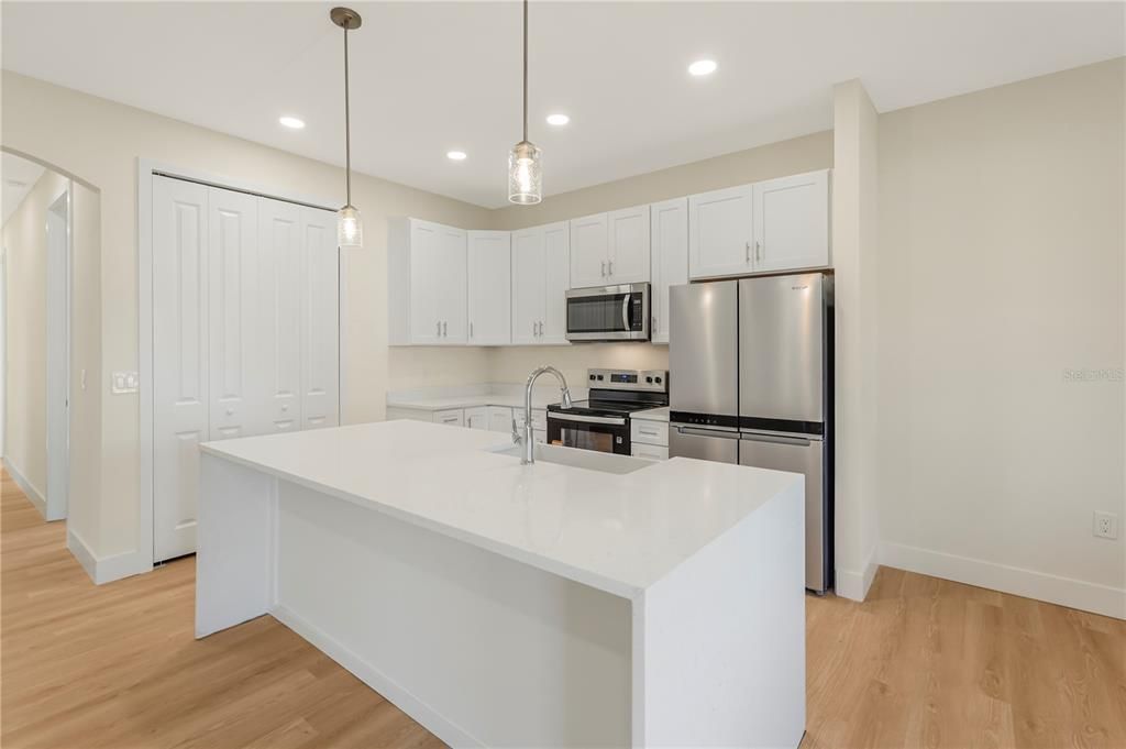 For Rent: $2,550 (4 beds, 2 baths, 2171 Square Feet)