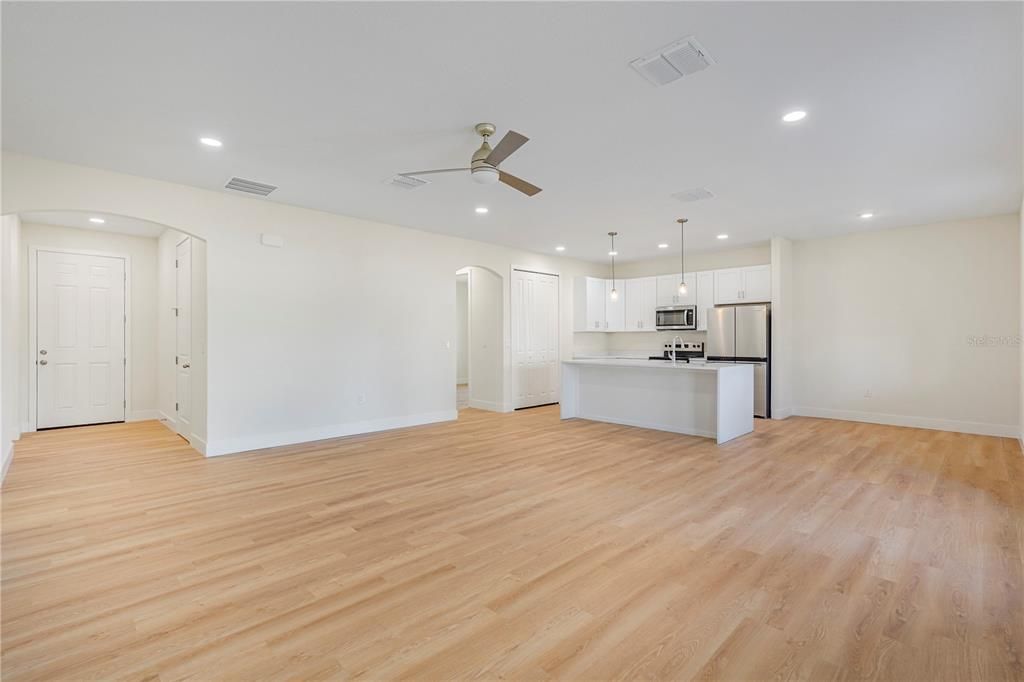 For Rent: $2,550 (4 beds, 2 baths, 2171 Square Feet)