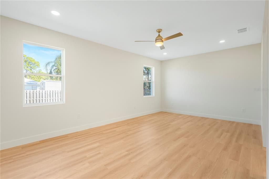 For Rent: $2,550 (4 beds, 2 baths, 2171 Square Feet)