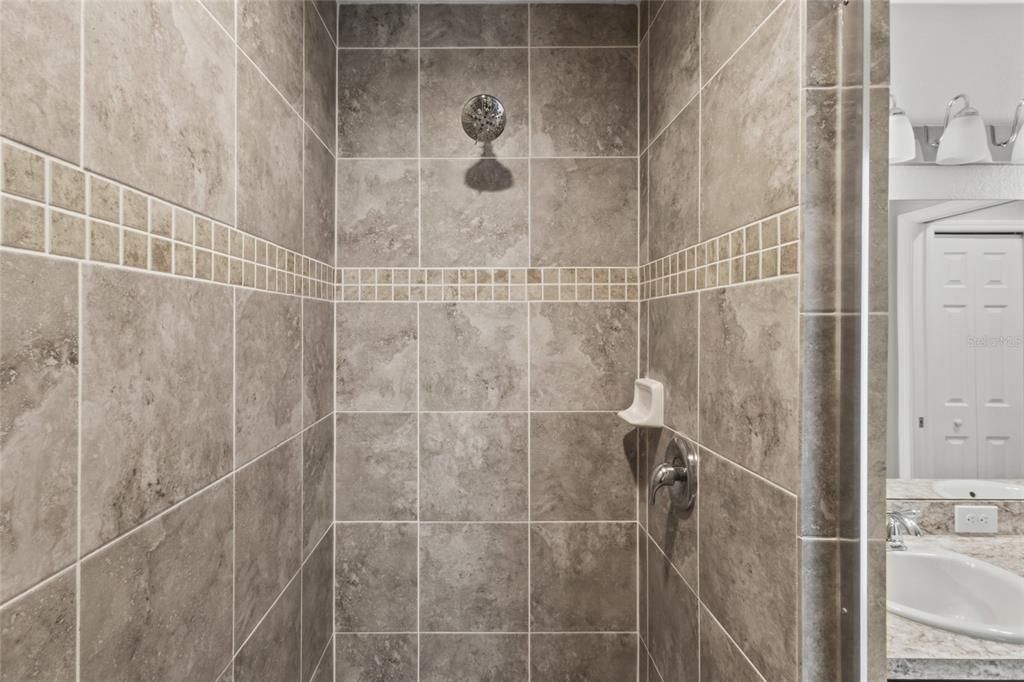 На продажу: $329,000 (3 спален, 2 ванн, 1713 Квадратных фут)
