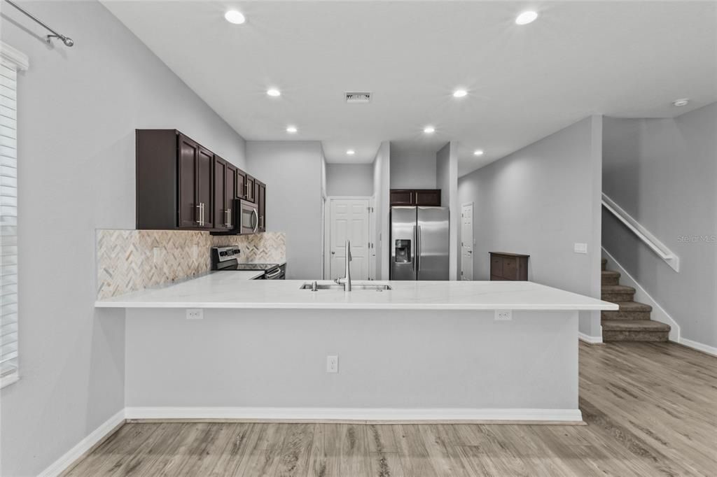 На продажу: $329,000 (3 спален, 2 ванн, 1713 Квадратных фут)