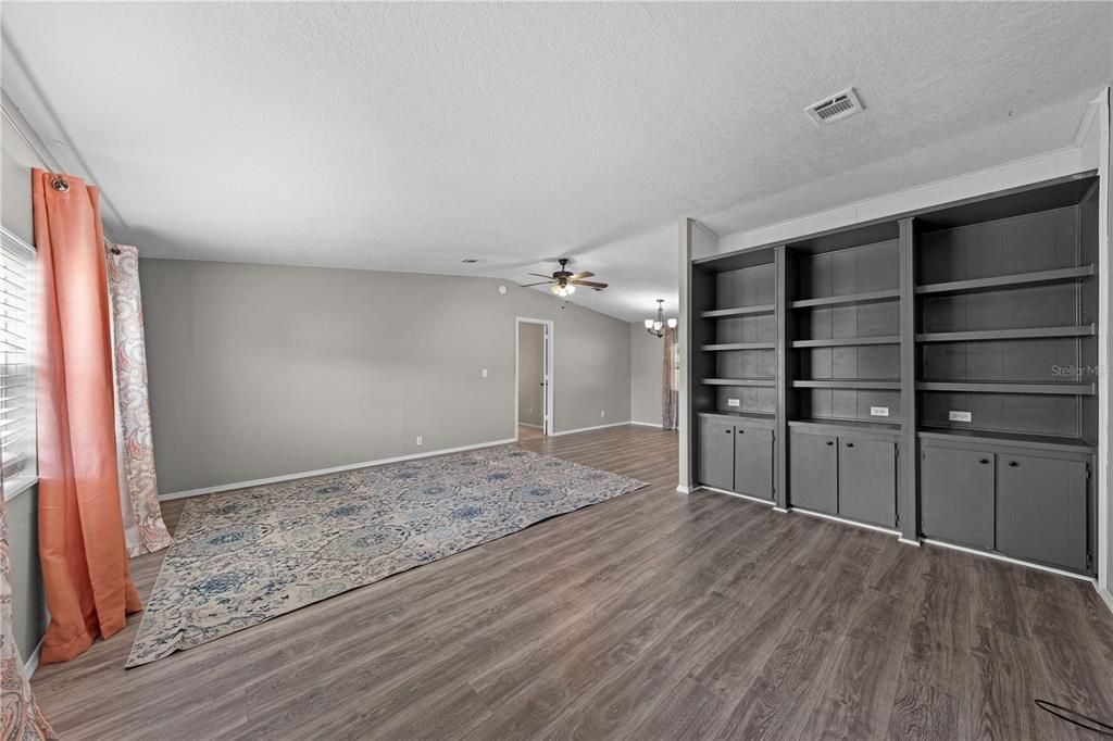 For Sale: $245,000 (3 beds, 2 baths, 1500 Square Feet)