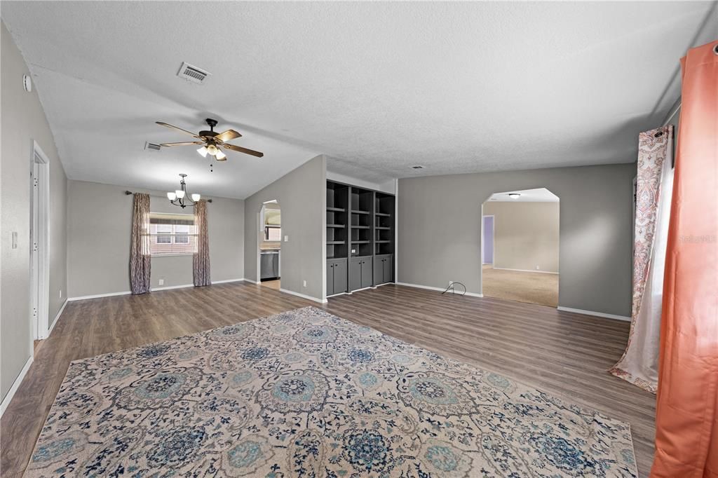 For Sale: $245,000 (3 beds, 2 baths, 1500 Square Feet)