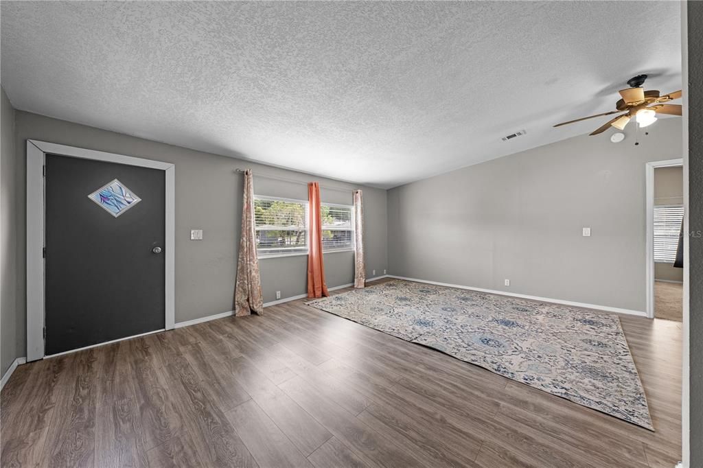 For Sale: $245,000 (3 beds, 2 baths, 1500 Square Feet)