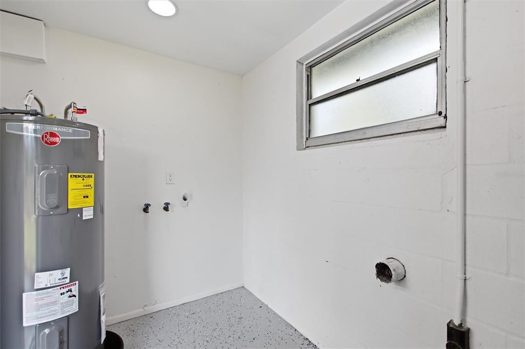 For Sale: $369,000 (3 beds, 2 baths, 1176 Square Feet)