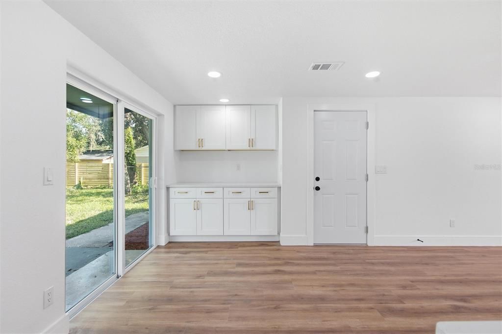 For Sale: $369,000 (3 beds, 2 baths, 1176 Square Feet)